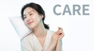 피부 리프팅 시술 후 평온한 모습의 여성 모델